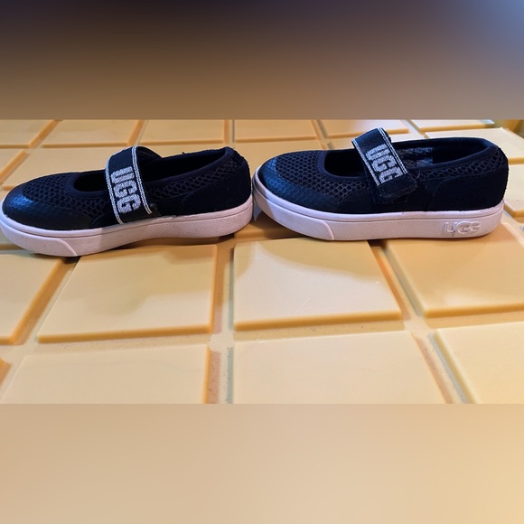 UGG kids Rennon Skimmer Mary Jane style shoes - Picture 2 of 5